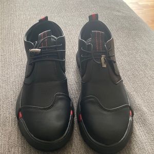 Size 8 black and red mens sneaker
